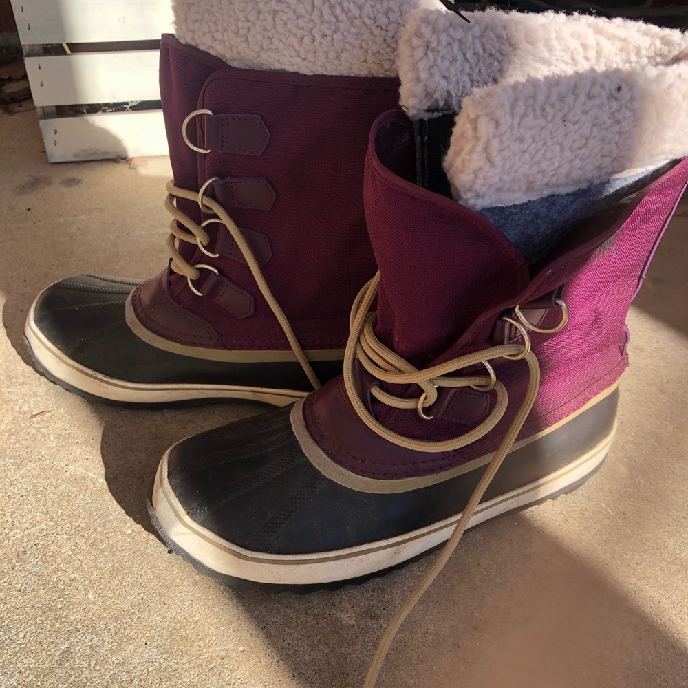 Sorel Women’s Winter Carnival purple Snow boots. Size 10 - Picture 3 of 5